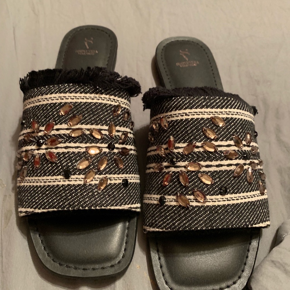 Brand New in box Vera Wang slip on sandals